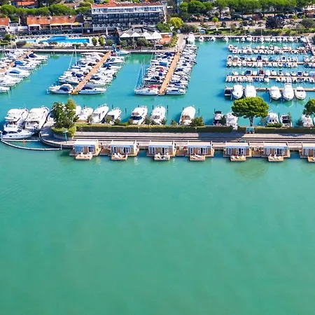 Marina Uno Floating * 利尼亚诺萨比亚多罗
