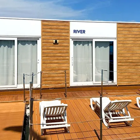 Marina Uno Floating Ботель