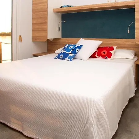 Ботель Marina Uno Floating