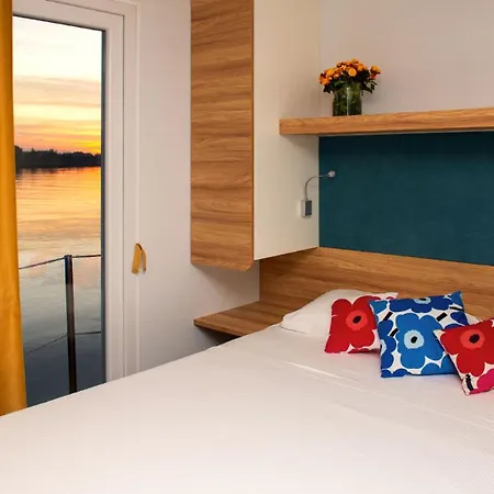 Marina Uno Floating Ботель Линьяно-Саббьядоро