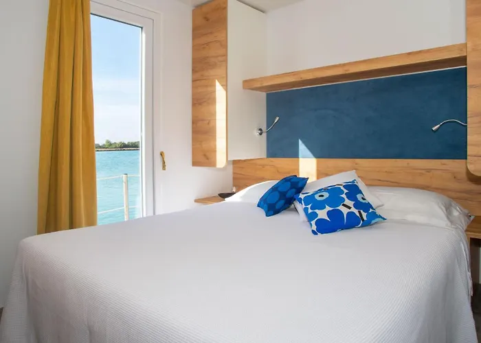 Marina Uno Floating *