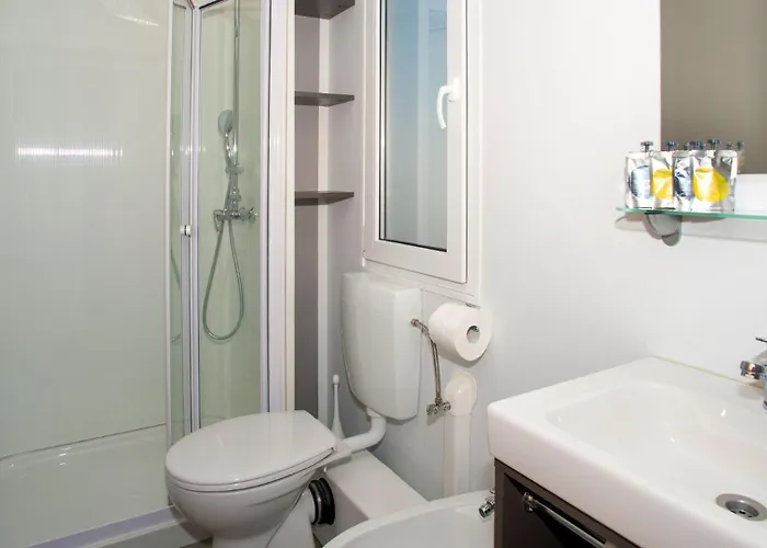 Marina Uno Floating Ботель