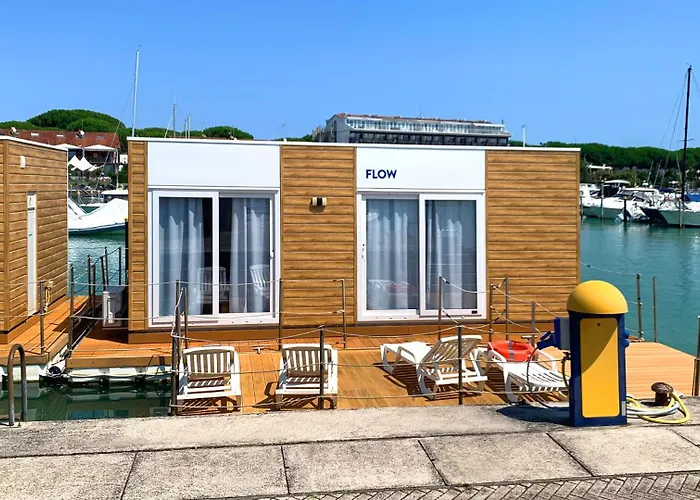 Ботель Marina Uno Floating