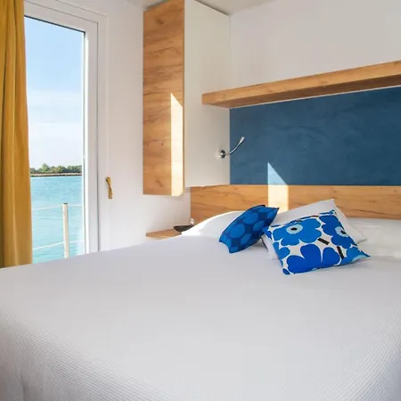 Marina Uno Floating *